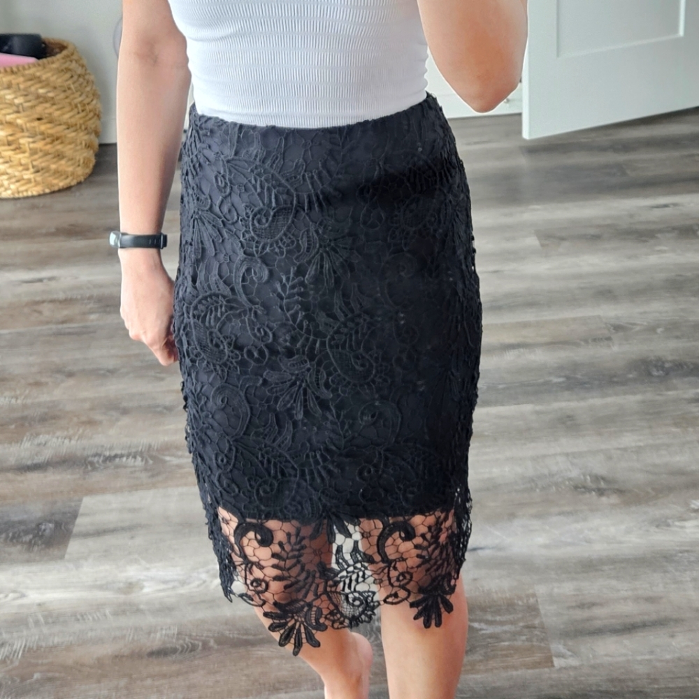 Bebe Lace Midi Skirt. Size 0.
